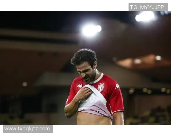 球星绯闻曝光引热议 成绩背后是高光时刻还是低迷期的真实写照